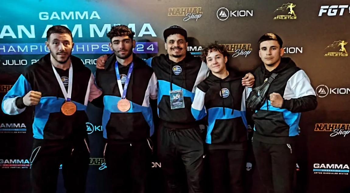 El equipo de Calavera Crew con medallas en el GAMMA Pan Am MMA Championships 2024.